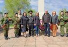 Депутаты возложили венки у мемориала погибшим односельчанам в посёлке Советском 