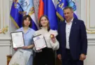 Глава Самары Иван Носков вручил медали «За особые успехи в учении» выпускникам школ